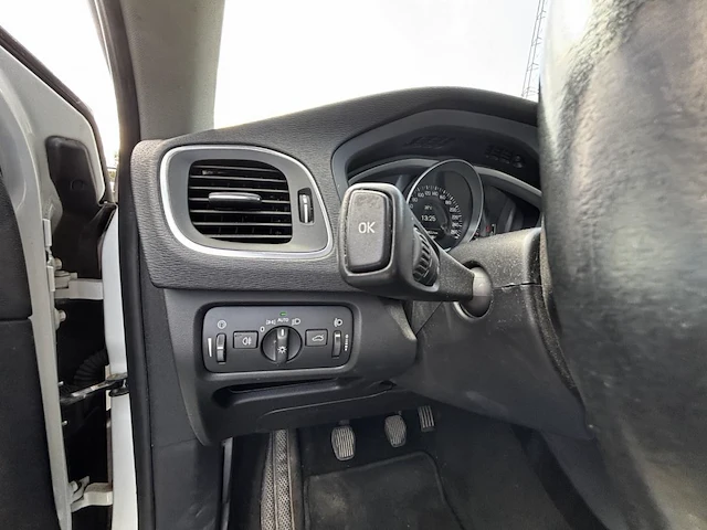 Volvo v40 1.6 t2 kinetic,2015 - afbeelding 8 van  28