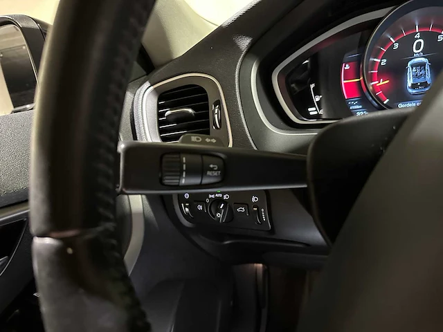 Volvo v40 1.6 t3 kinetic 150pk 2012, 53-xvv-5 - afbeelding 17 van  48
