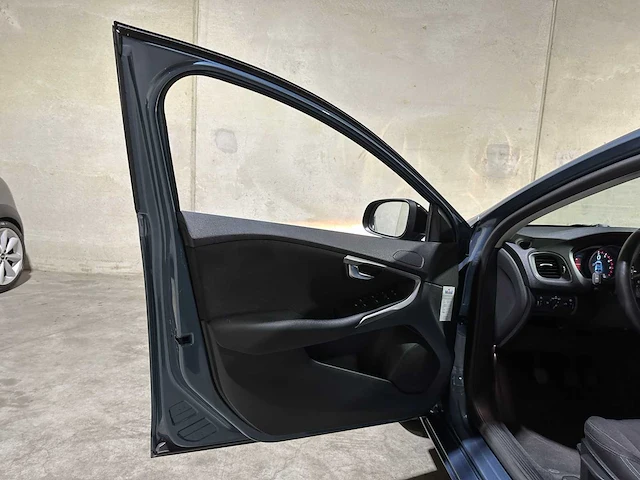 Volvo v40 1.6 t3 kinetic 150pk 2012, 53-xvv-5 - afbeelding 27 van  48