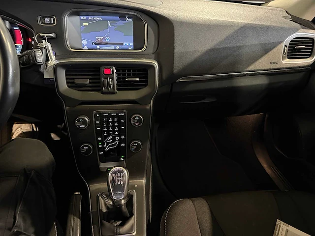 Volvo v40 1.6 t3 momentum, 2-kbp-13 - afbeelding 3 van  15