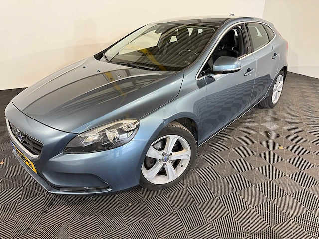 Volvo v40 1.6 t3 momentum, 2-kbp-13 - afbeelding 1 van  15