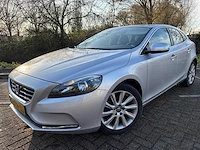 Volvo v40 1.6 t3 momentum; 6-xth-53 - afbeelding 1 van  18