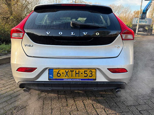 Volvo v40 1.6 t3 momentum; 6-xth-53 - afbeelding 13 van  18