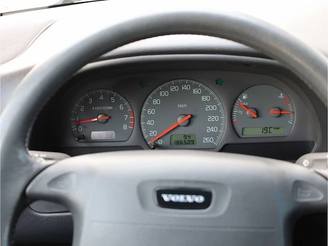 Volvo v40 1.8, 2001, automaat, 17-gn-lg - afbeelding 13 van  29