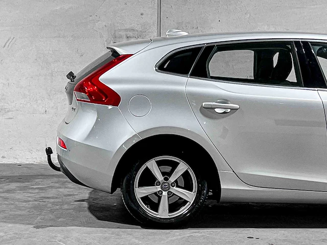 Volvo v40 2.0 d2 momentum 120pk 2015, gh-539-n - afbeelding 2 van  43