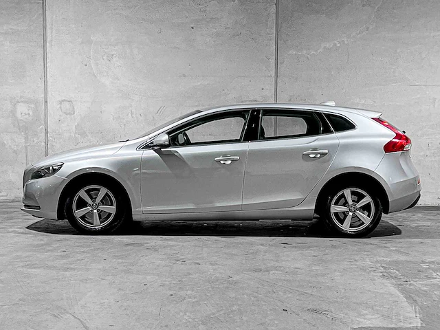 Volvo v40 2.0 d2 momentum 120pk 2015, gh-539-n - afbeelding 10 van  43