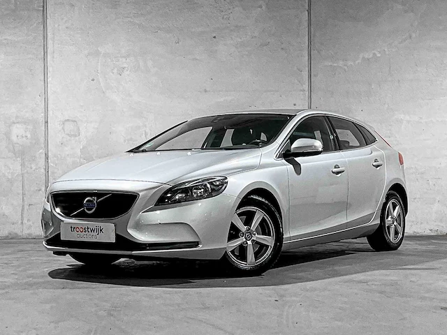 Volvo v40 2.0 d2 momentum 120pk 2015, gh-539-n - afbeelding 1 van  43