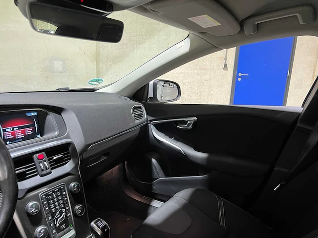 Volvo v40 2.0 d2 momentum 120pk 2015, gh-539-n - afbeelding 14 van  43