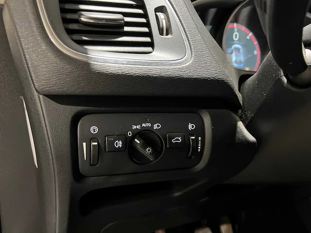 Volvo v40 2.0 d2 momentum 120pk 2015, gh-539-n - afbeelding 15 van  43