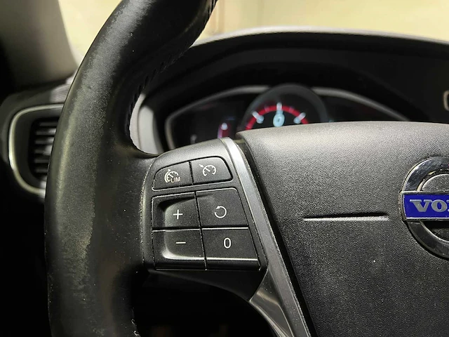 Volvo v40 2.0 d2 momentum 120pk 2015, gh-539-n - afbeelding 16 van  43