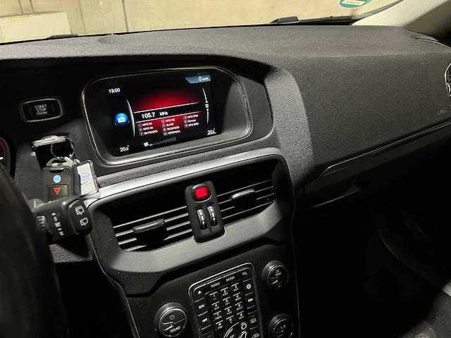 Volvo v40 2.0 d2 momentum 120pk 2015, gh-539-n - afbeelding 24 van  43