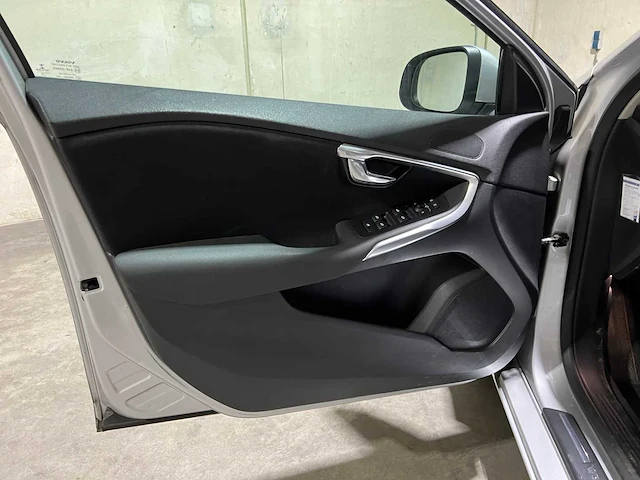 Volvo v40 2.0 d2 momentum 120pk 2015, gh-539-n - afbeelding 26 van  43