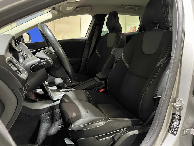 Volvo v40 2.0 d2 momentum 120pk 2015, gh-539-n - afbeelding 27 van  43