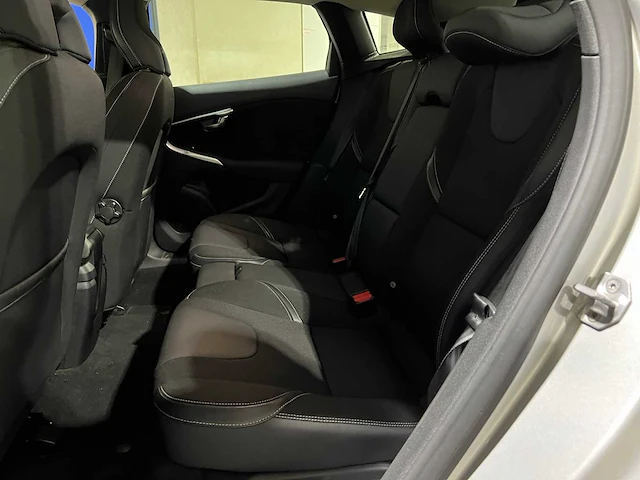 Volvo v40 2.0 d2 momentum 120pk 2015, gh-539-n - afbeelding 29 van  43