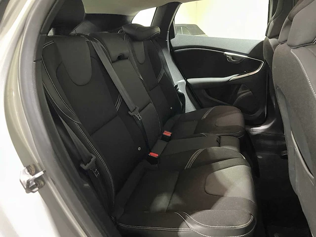 Volvo v40 2.0 d2 momentum 120pk 2015, gh-539-n - afbeelding 32 van  43