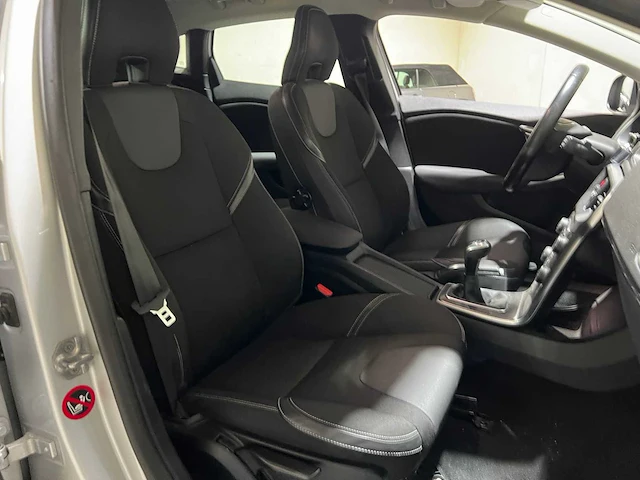 Volvo v40 2.0 d2 momentum 120pk 2015, gh-539-n - afbeelding 35 van  43