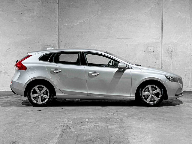 Volvo v40 2.0 d2 momentum 120pk 2015, gh-539-n - afbeelding 43 van  43