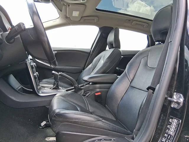 Volvo v40 2.0 d2 summum business| hr-843-t - afbeelding 2 van  32