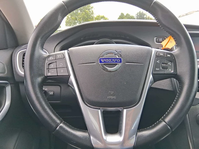 Volvo v40 2.0 d2 summum business| hr-843-t - afbeelding 9 van  32