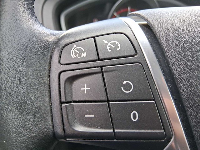 Volvo v40 2.0 d2 summum business| hr-843-t - afbeelding 18 van  32