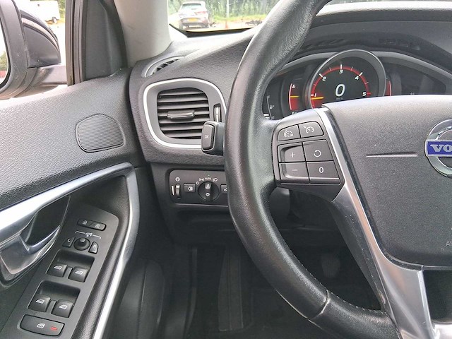 Volvo v40 2.0 d2 summum business| hr-843-t - afbeelding 19 van  32