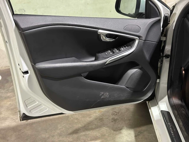 Volvo v40 2.0 d3 business sport 150pk 2017, pr-110-k - afbeelding 18 van  49