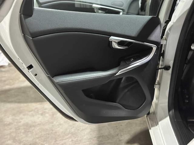 Volvo v40 2.0 d3 business sport 150pk 2017, pr-110-k - afbeelding 19 van  49
