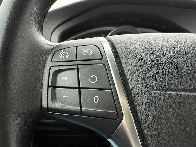 Volvo v40 2.0 d3 summum , kf-863-r - afbeelding 9 van  25