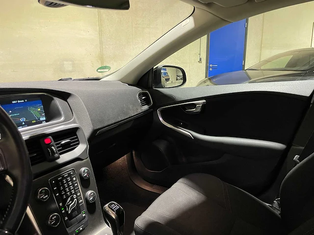 Volvo v40 2.0 d4 kinetic business 190pk 2014, 7-xzp-57 - afbeelding 11 van  39