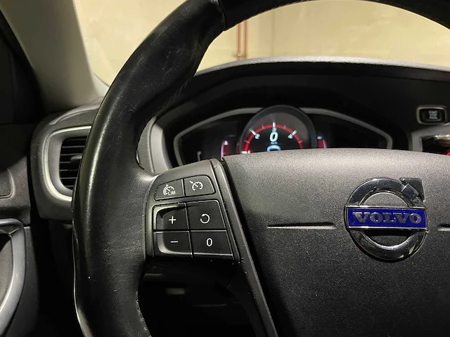 Volvo v40 2.0 d4 kinetic business 190pk 2014, 7-xzp-57 - afbeelding 14 van  39