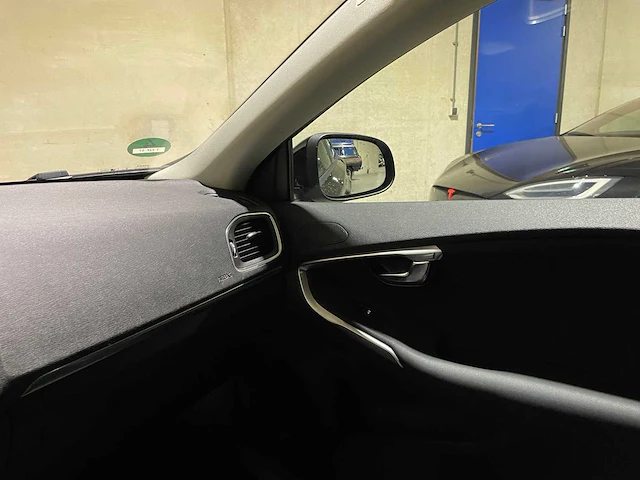 Volvo v40 2.0 d4 kinetic business 190pk 2014, 7-xzp-57 - afbeelding 21 van  39