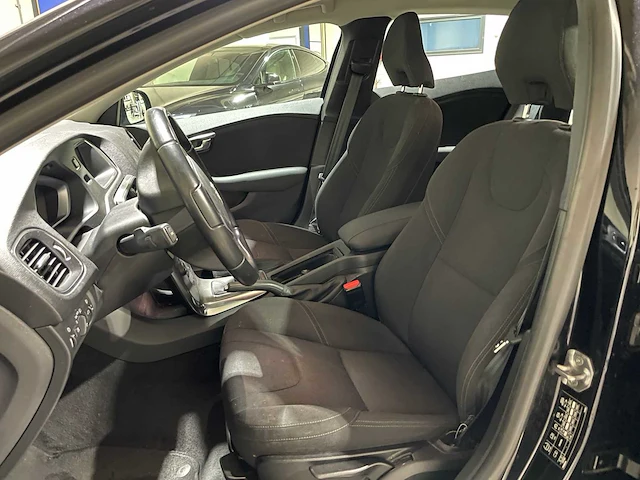 Volvo v40 2.0 d4 kinetic business 190pk 2014, 7-xzp-57 - afbeelding 24 van  39