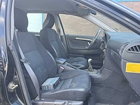 Volvo v40 2.0 dynamic navigator car 2003 | 54-lx-js - afbeelding 13 van  22