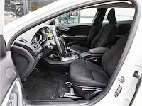 Volvo v40 2.0 t2 2016 navigatiesysteem parkeersensoren climate control cruise control 16"inch - afbeelding 3 van  32