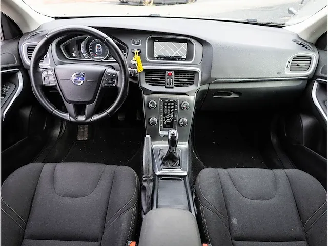 Volvo v40 2.0 t2 2016 navigatiesysteem parkeersensoren climate control cruise control 16"inch - afbeelding 6 van  32