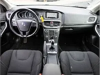 Volvo v40 2.0 t2 2016 navigatiesysteem parkeersensoren climate control cruise control 16"inch - afbeelding 6 van  32