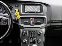 Volvo v40 2.0 t2 2016 navigatiesysteem parkeersensoren climate control cruise control 16"inch - afbeelding 10 van  32