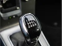 Volvo v40 2.0 t2 2016 navigatiesysteem parkeersensoren climate control cruise control 16"inch - afbeelding 13 van  32