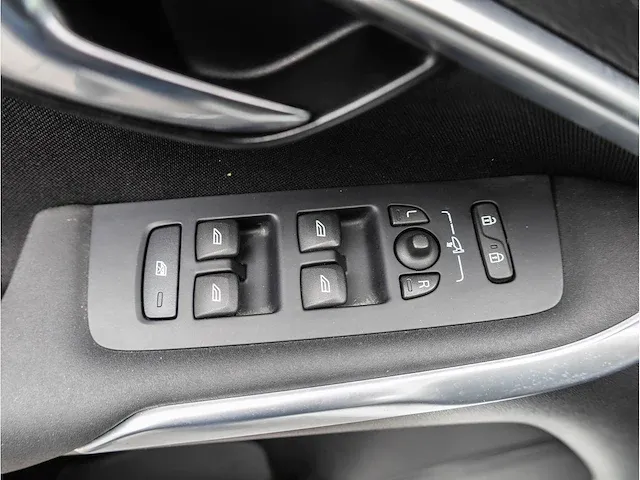 Volvo v40 2.0 t2 2016 navigatiesysteem parkeersensoren climate control cruise control 16"inch - afbeelding 14 van  32