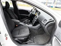 Volvo v40 2.0 t2 2016 navigatiesysteem parkeersensoren climate control cruise control 16"inch - afbeelding 16 van  32