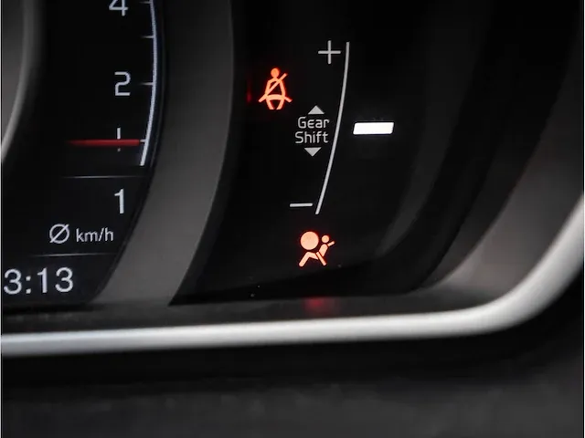 Volvo v40 2.0 t2 2016 navigatiesysteem parkeersensoren climate control cruise control 16"inch - afbeelding 22 van  32