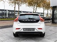 Volvo v40 2.0 t2 2016 navigatiesysteem parkeersensoren climate control cruise control 16"inch - afbeelding 27 van  32