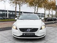 Volvo v40 2.0 t2 2016 navigatiesysteem parkeersensoren climate control cruise control 16"inch - afbeelding 31 van  32