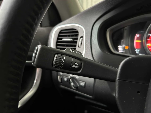 Volvo v40 2.0 t2 nordic+ 122pk 2017, pt-562-s - afbeelding 16 van  41
