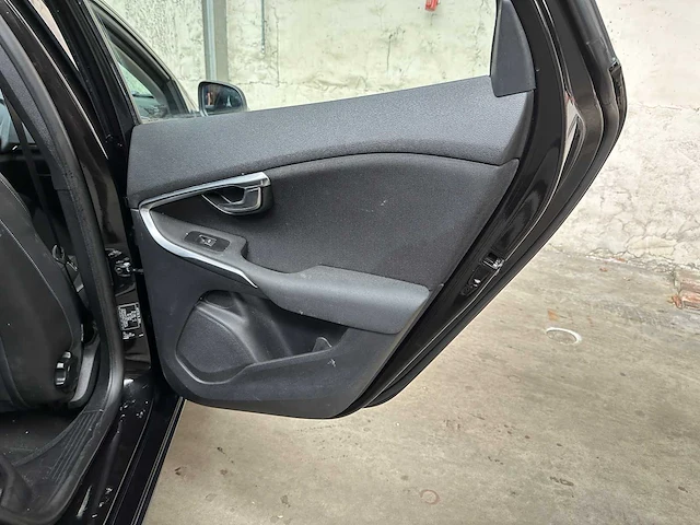 Volvo v40 2.0 t2 nordic+ 122pk 2017, pt-562-s - afbeelding 27 van  41