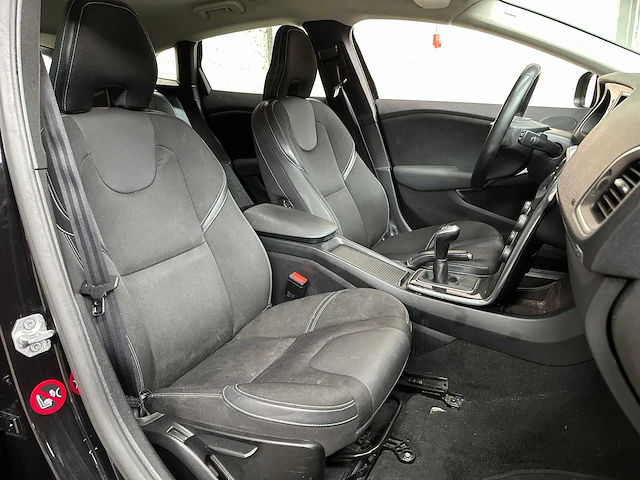 Volvo v40 2.0 t2 nordic+ 122pk 2017, pt-562-s - afbeelding 31 van  41