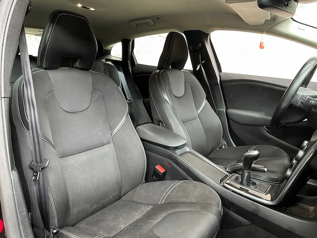 Volvo v40 2.0 t2 nordic+ 122pk 2017, pt-562-s - afbeelding 32 van  41
