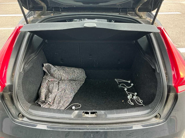 Volvo v40 personenauto (ht-249-g) - afbeelding 16 van  35