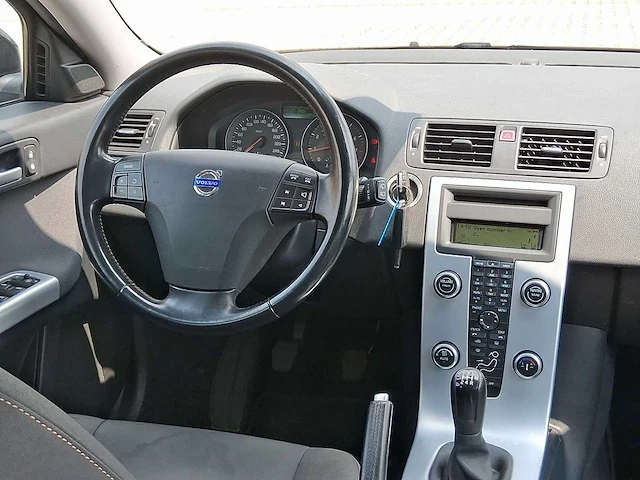Volvo v50 2.0 sport 2010 | 73-ltz-5 i - afbeelding 20 van  31