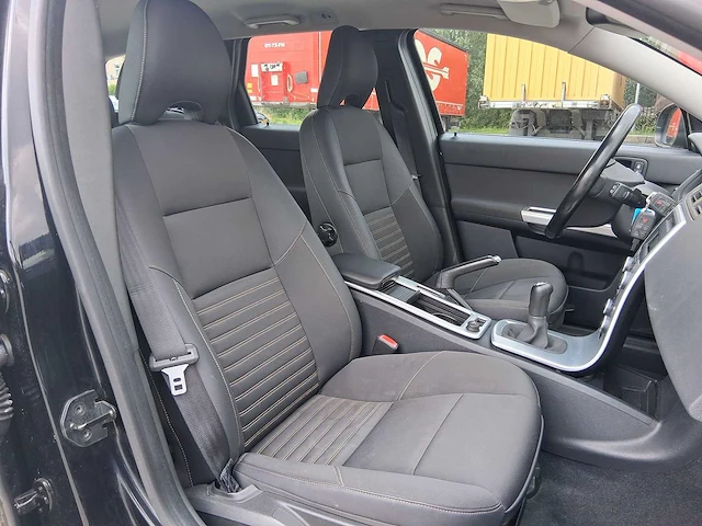 Volvo v50 2.0 sport 2010 | 73-ltz-5 i - afbeelding 21 van  31